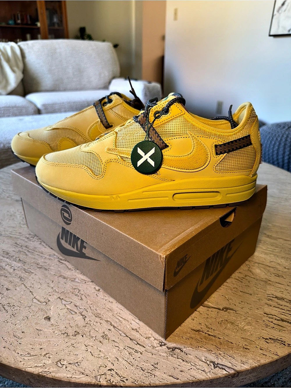 Nike Air Max 1 Travis Scott Cactus Jack Saturn Gold